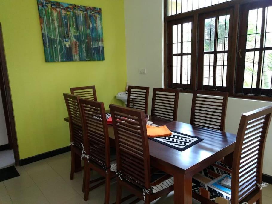 A Tropical Paradise; Stunning House, Pool, Garden Villa Wattala