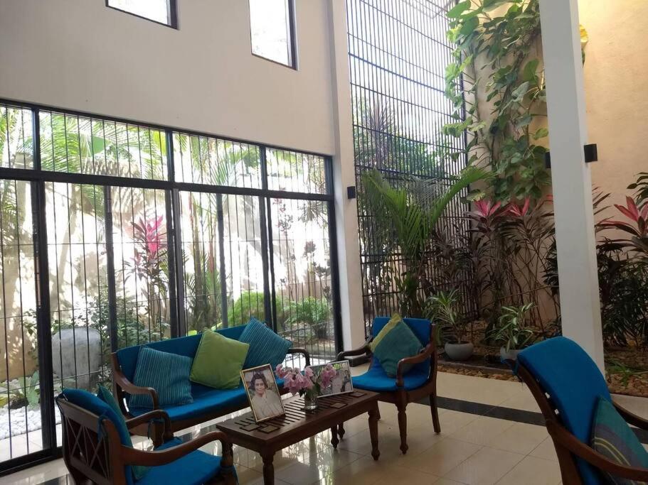 A Tropical Paradise; Stunning House, Pool, Garden *